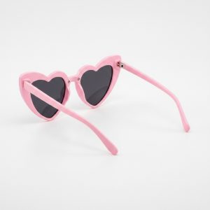 womens oversized love heart sunglasses 3